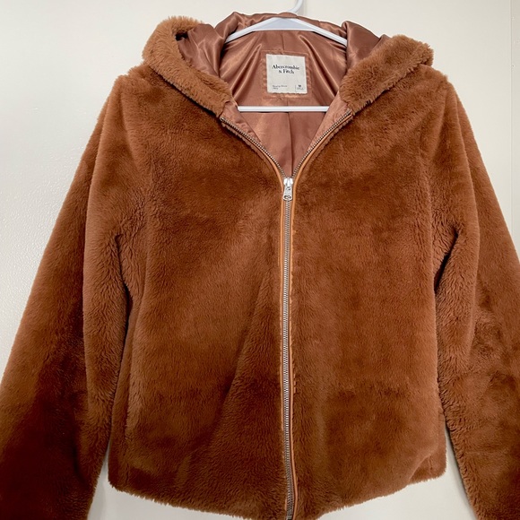 Abercrombie & Fitch Jackets & Blazers - Women Abercrombie & Fitch Fluffy/Faux-Fur Jacket | M